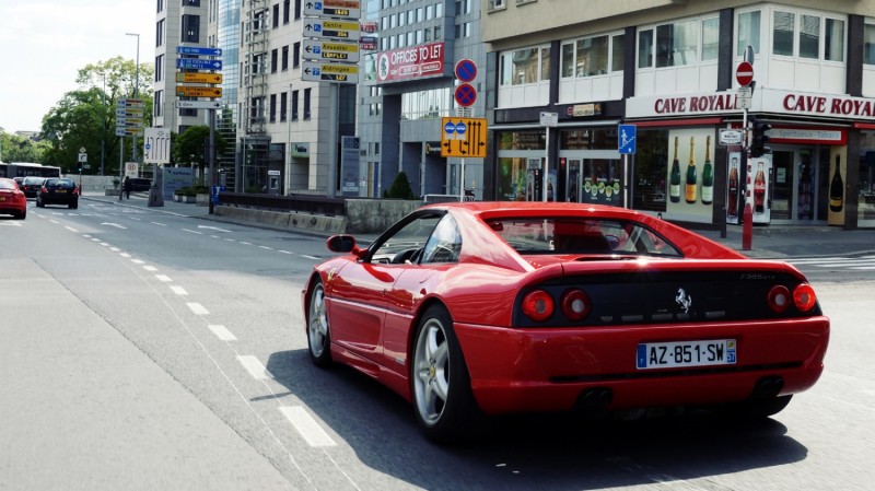 A Ferrari is teljesen hétköznapi Luxembourg utcáin